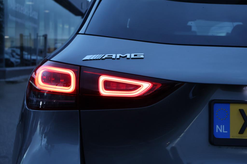Mercedes-Benz Gla-klasse amg 35 4matic i panoramadak i mbux l spiegelpakket