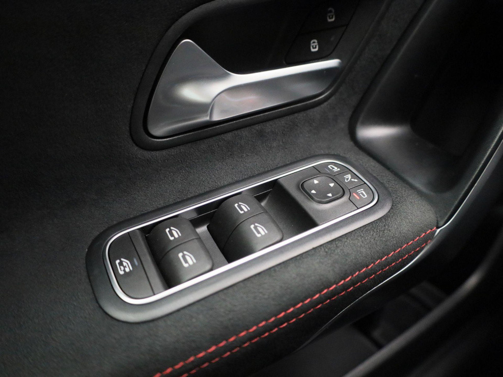 Mercedes-Benz A-Klasse 180 advantage | automaat | virtual cockpit | camera 