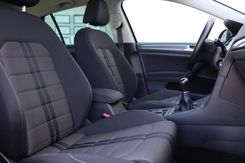 Volkswagen Golf 1.2 tsi business edition r connected