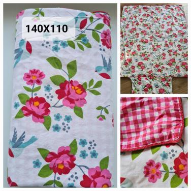 Roze bloemen / ruitjes dekbedovertrek  kinderbed/ peuterbed 140X110 cm