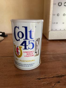 Vintage radio ( Colt 45 bier blikje )