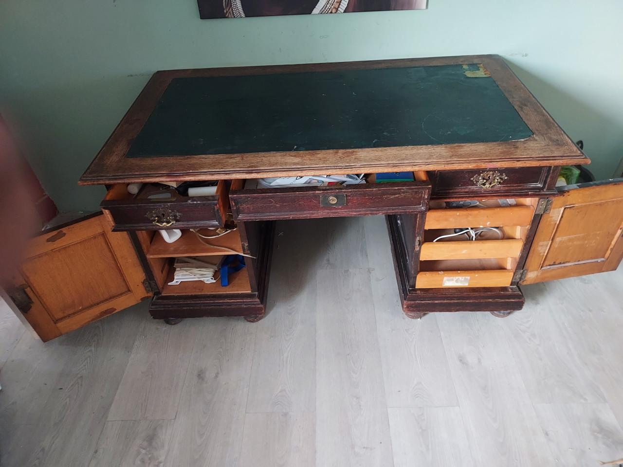 Antiek bureau