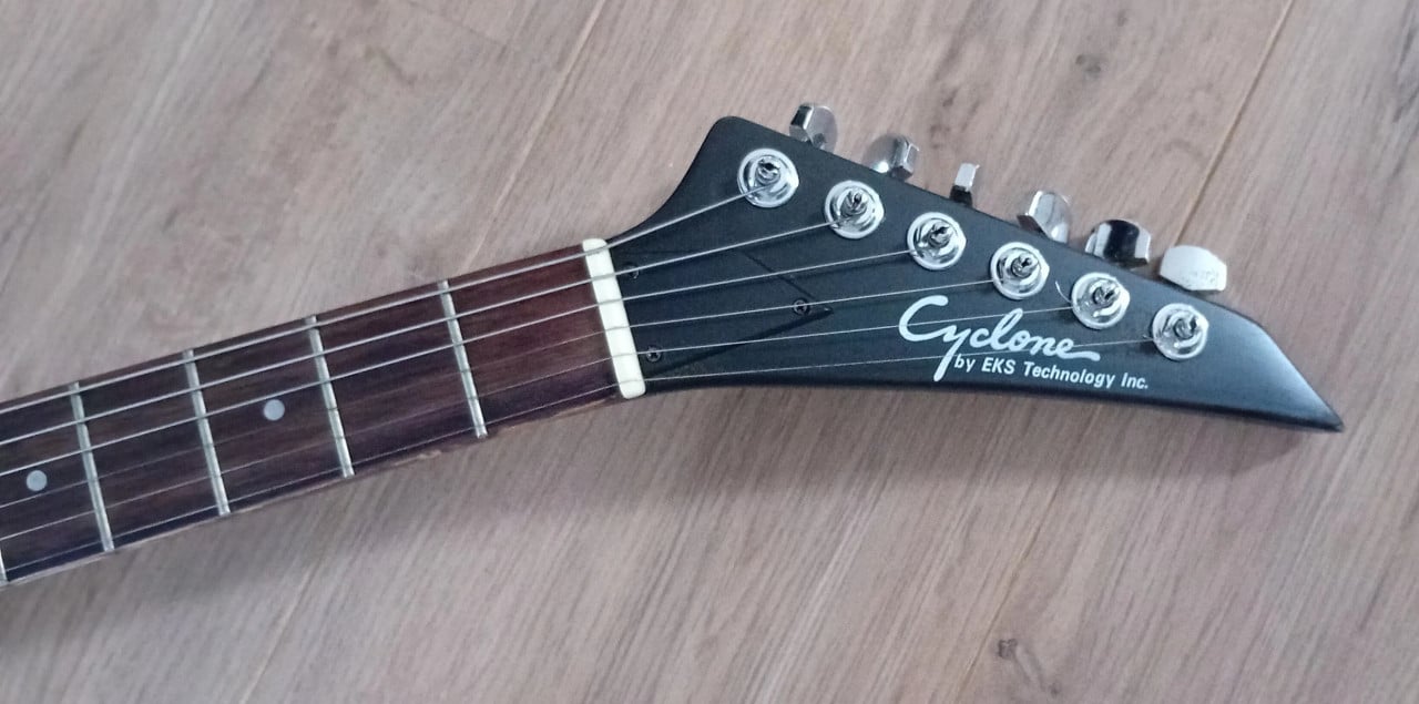 Cyclone Eks electrische gitaar. Gorilla GG-20 versterker