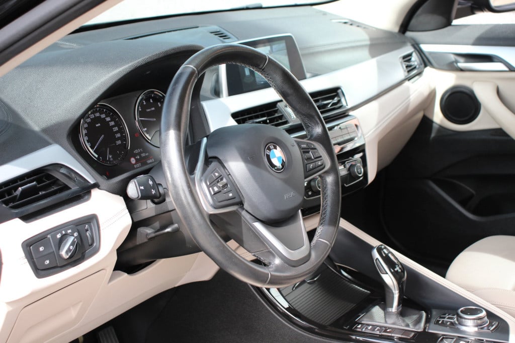 BMW X2 sdrive18i executive | leder | achteruitrijcamera | navi |
