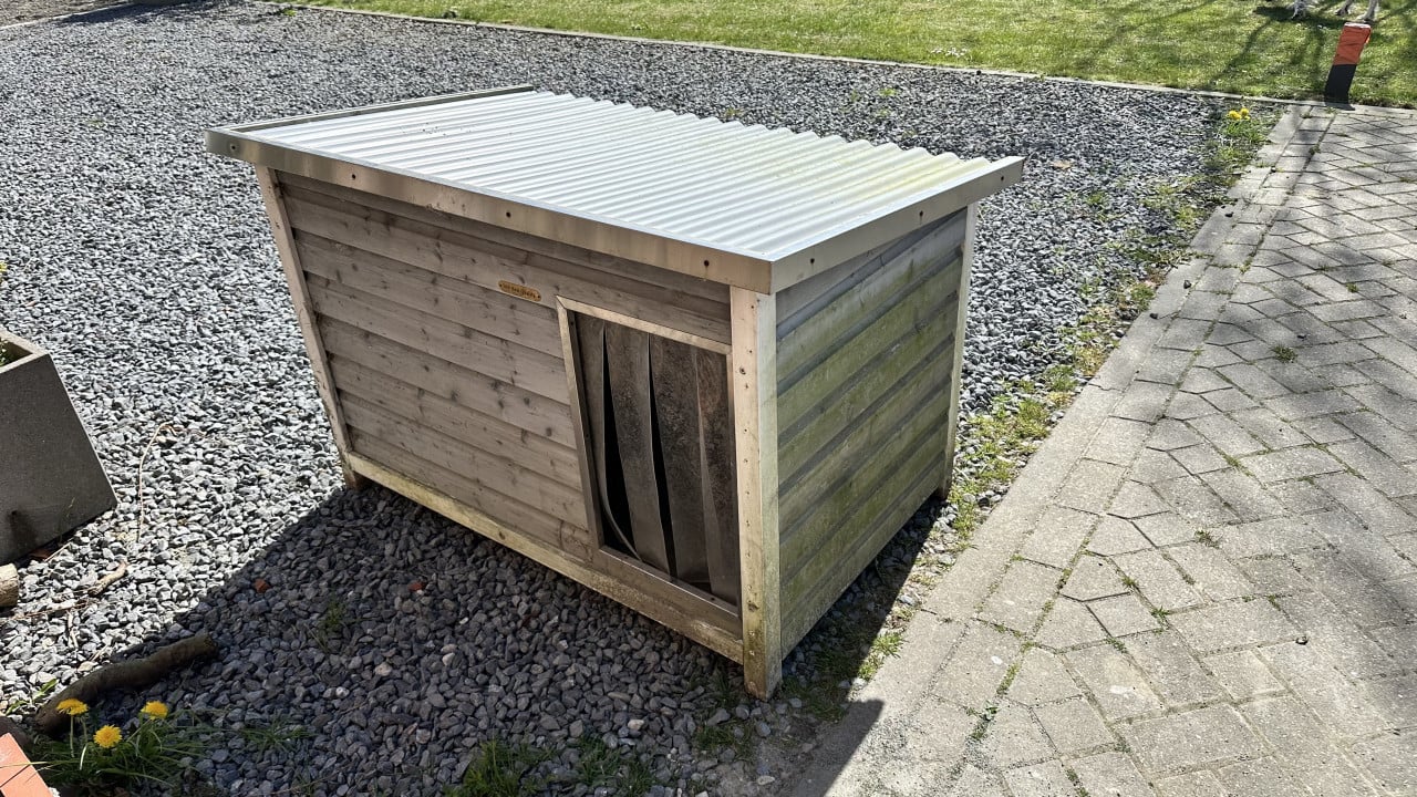 Houten hondenhok