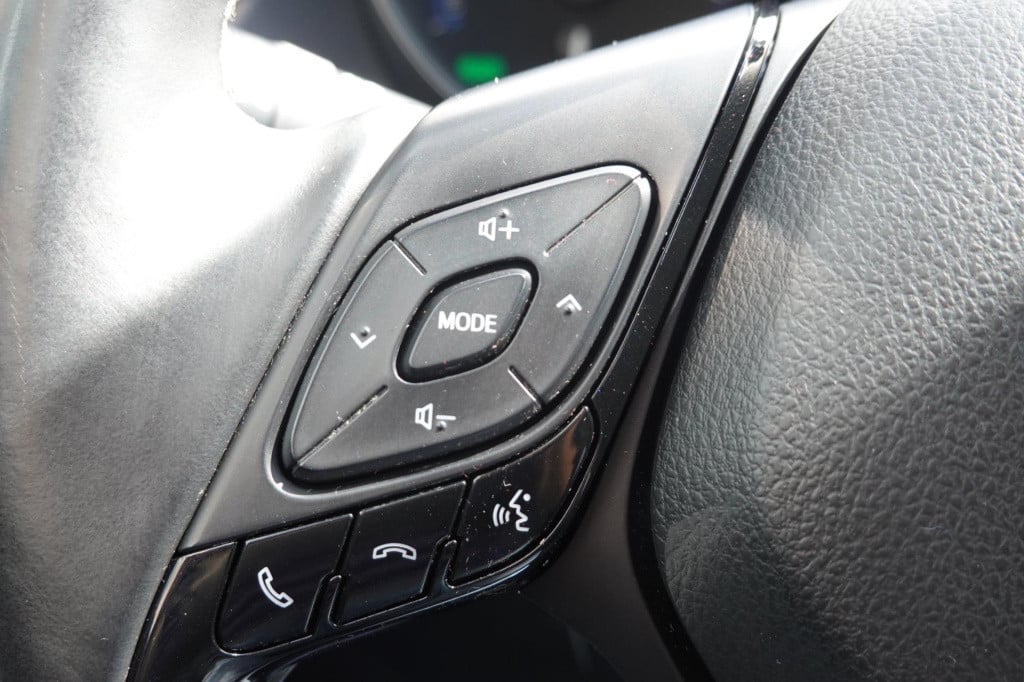 Toyota C-hr 1.8 hybrid adventure