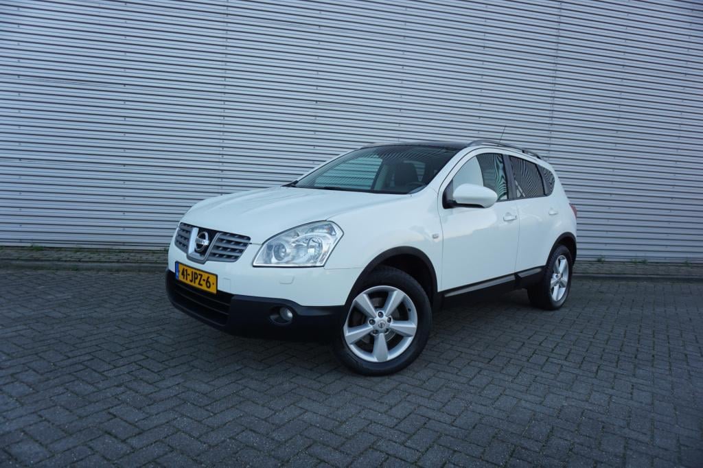 Nissan Qashqai 2.0 tekna climate / navi / cruise / camera / bt / stoelverw.