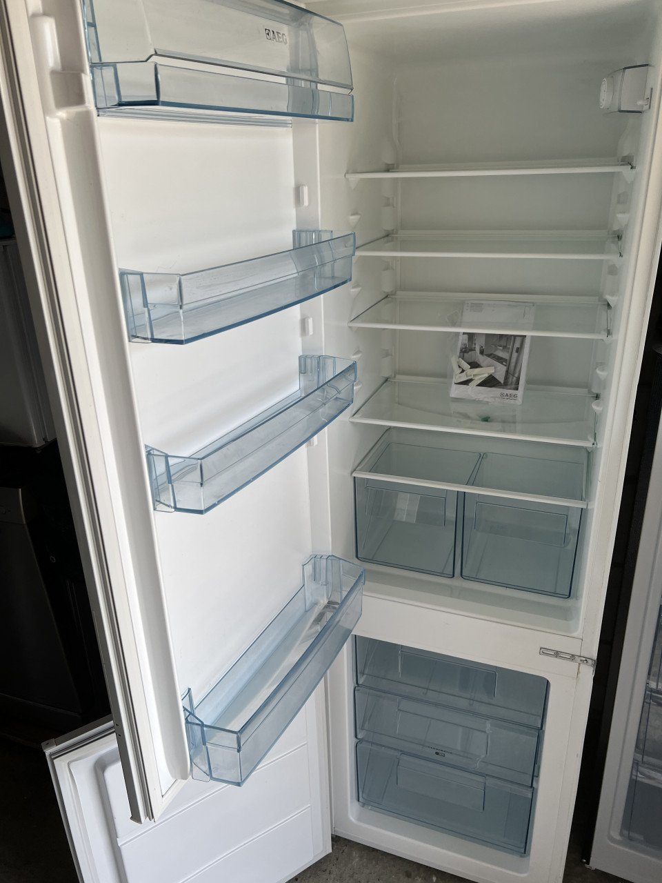 AEG inbouw koel-vriescombinatie koelkast met vriezer 180x55 cm. A+ klasse