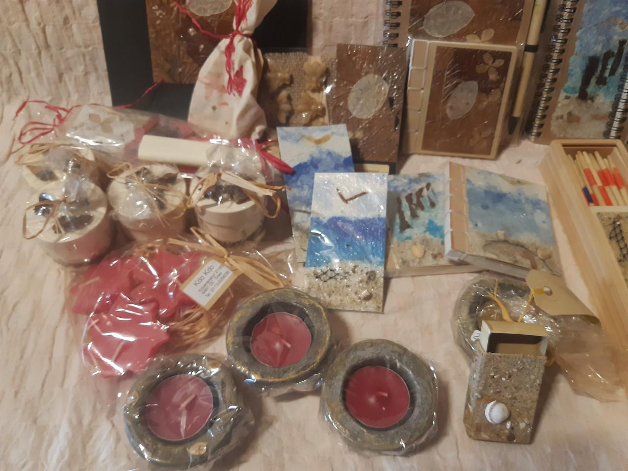 Doos met kleine cadeautjes voor Sinterklaas en Kerst