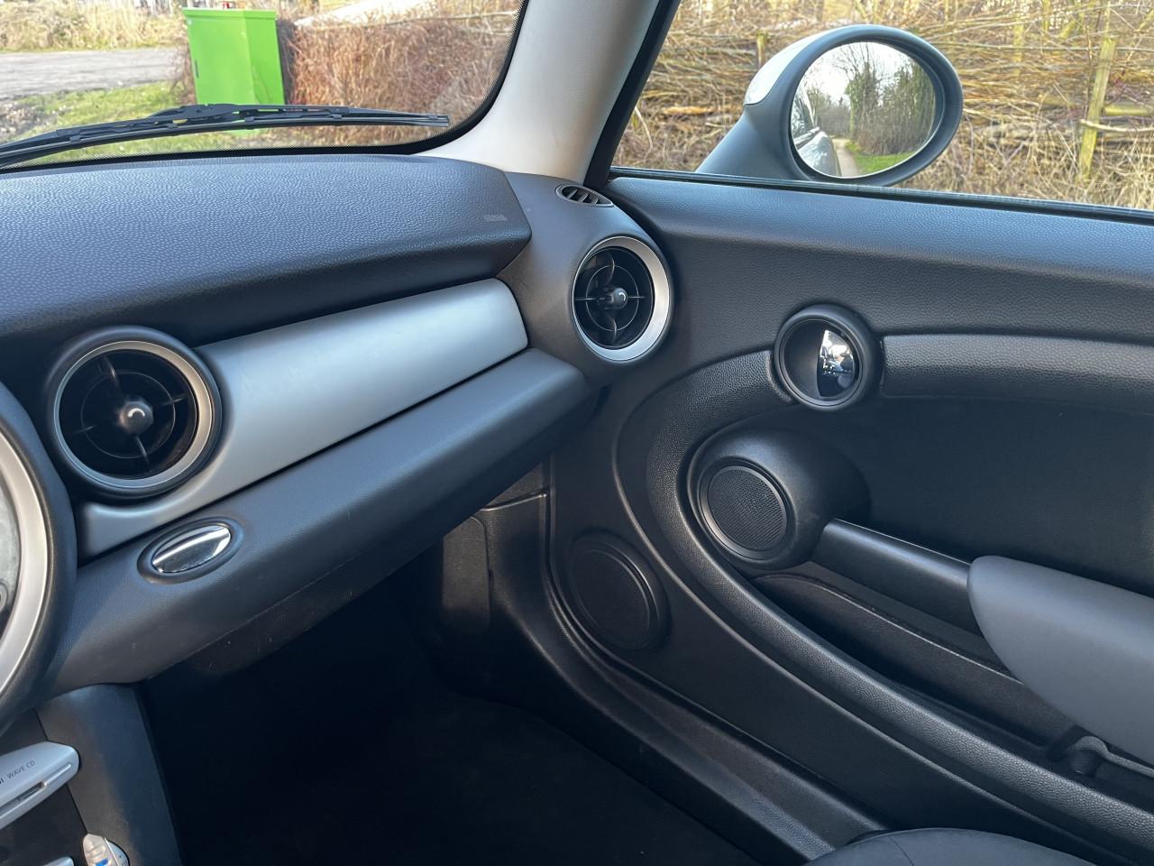 Mini Cooper | Lage Km Stand | Volledig onderhouden | Nieuwe APK |