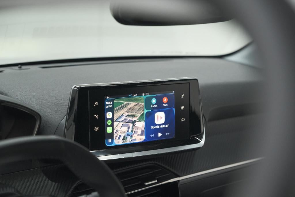 Peugeot 208 puretech 100 pk allure | apple carplay | parkeersensoren | lich