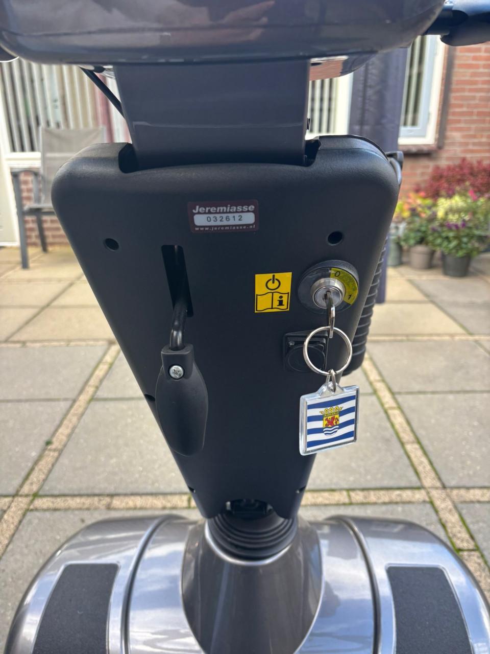 Scootmobiel Sterling S245, grijs.