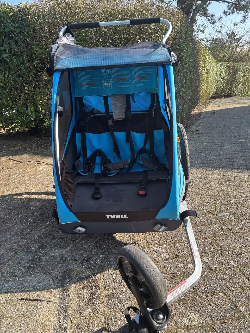 Thule fietskar voor twee kindjes. Ook als wandelwagen te gebruiken.