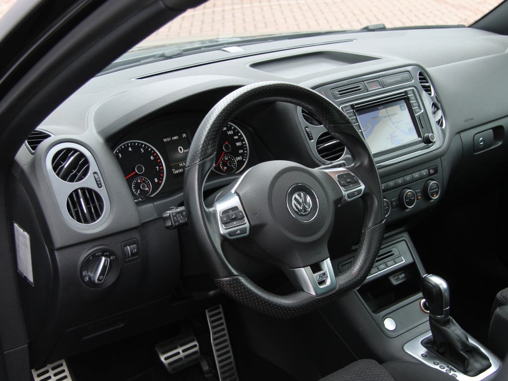 Volkswagen Tiguan 1.4 tsi 150pk dsg r-line | pano dak | trekhaak