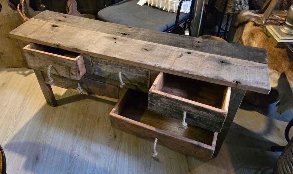 NACHTKASTJES, MAAR OOK DEZE SCHITTERENDE DRESSOIR/BANK OM ACHTER BED TE