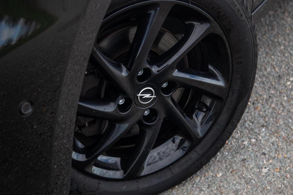 Opel Corsa 1.2 turbo gs black line / apple carplay / automaat / 360 camera 