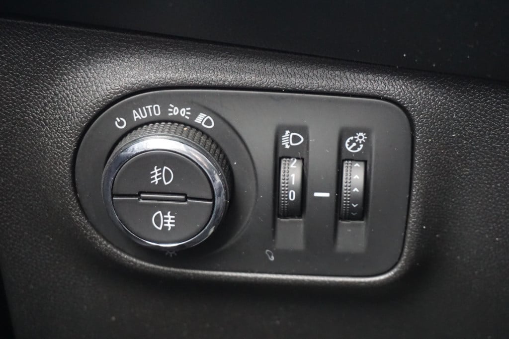 Opel Corsa 1.4 online edition airco / cruise / carplay / elektr. ramen / na