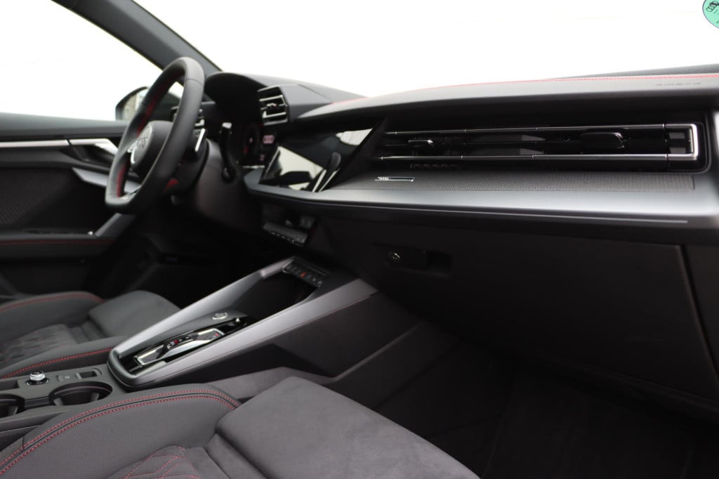 Audi A3 sportback 35 tsi s edition 150pk s-tronic | full options!