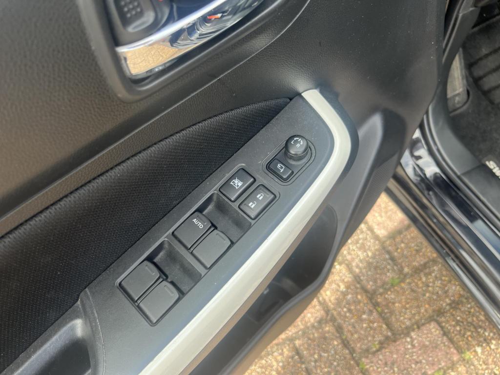 Suzuki Swift 1.0 stijl smart hybrid trekhaak|apple carplay|climat control