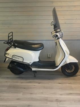 Scooterpromo Goes Mooie BTC RIVA geel kenteken