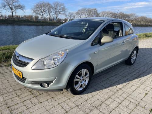 Opel Corsa 1.2 16v edition automaat