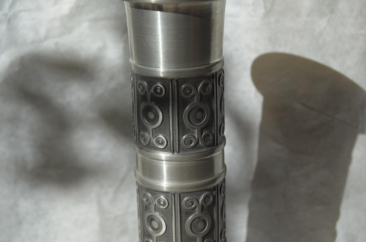 Mooi tinnen designvaasje Scandinavië.