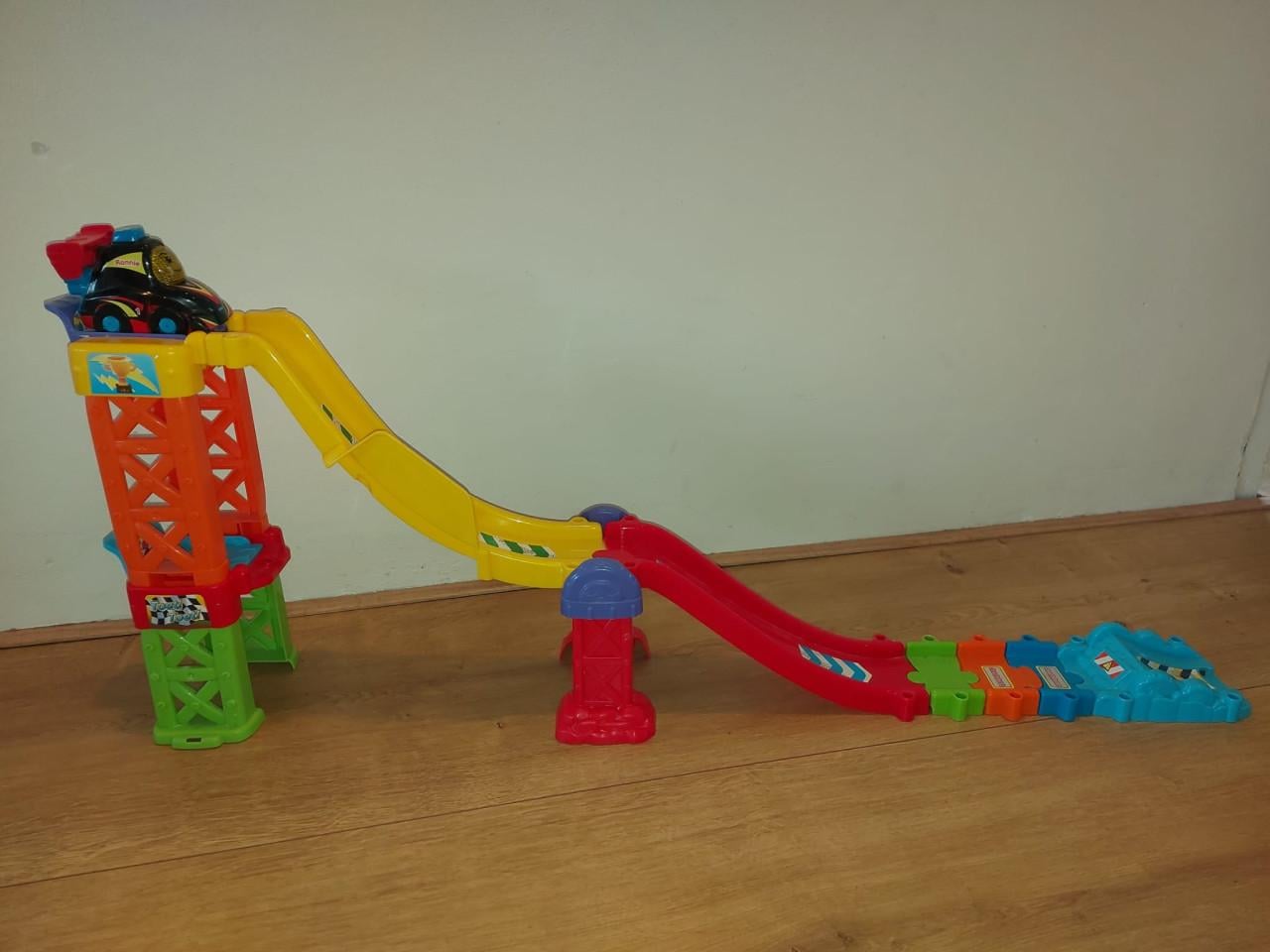Z.g.a.n. Vtech Toet Toet 3-in-1 racebaan met Ronnie auto