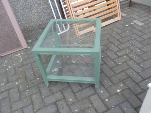 Eenvoudig glazen bijzettafel in zeer goede staat 60 x 60 cm