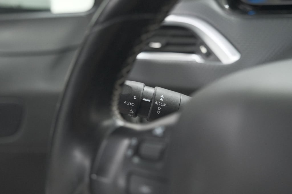 Peugeot 2008 puretech 130 allure | camera | apple carplay | parkeersensoren