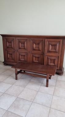 Eikenhouten kast en tafel