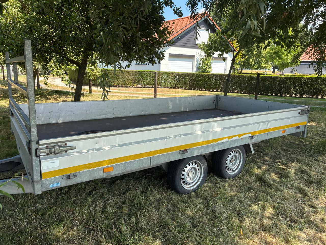 Hapert plateauwagen (4 x2 mtr)