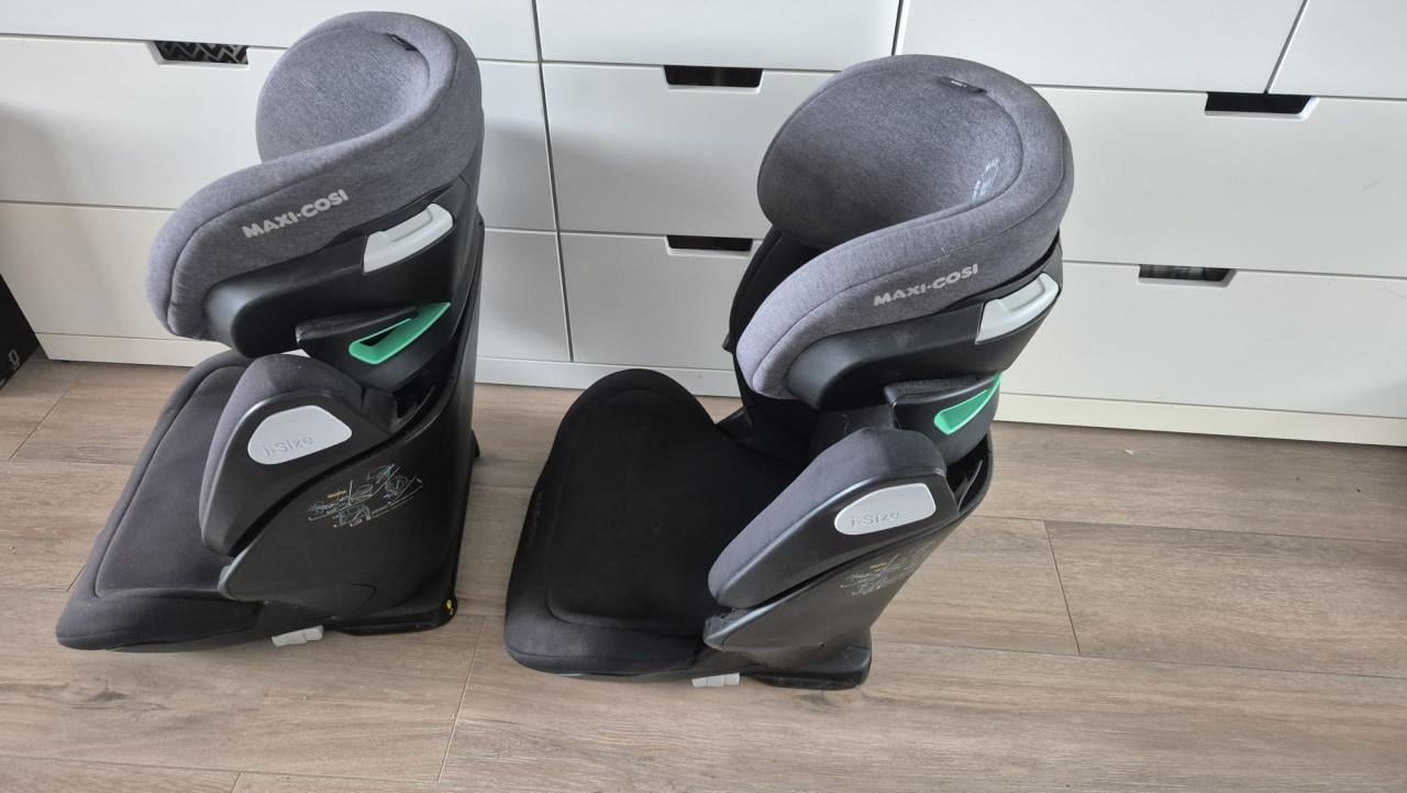 2x Maxi Cosi Kore i-Size kinderautostoelen