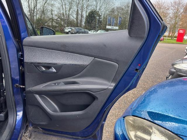 Peugeot 3008 allure 1.6turbo-165pk automaat(eat6) navi/camera/lmv18/keyless