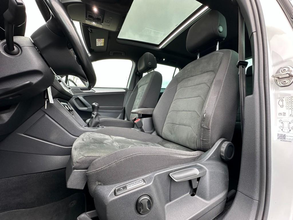 Volkswagen Tiguan 1.4 tsi act connected series r-line panoramadak trekhaak 