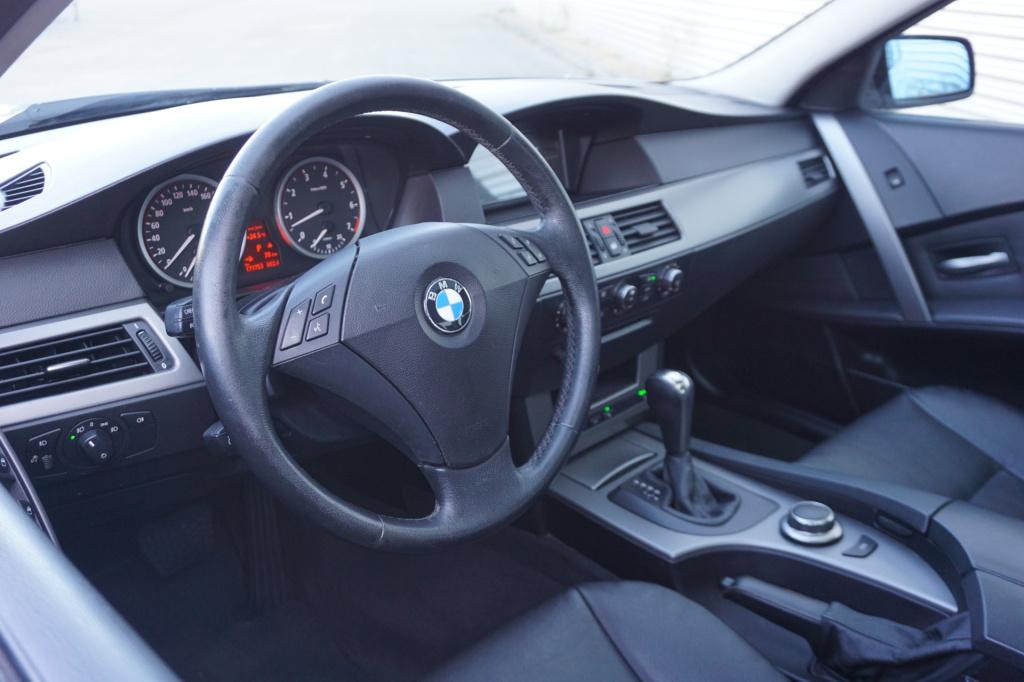 BMW 5 Serie 523i automaat - airco / navi / cruise / leder / pano / stoelver