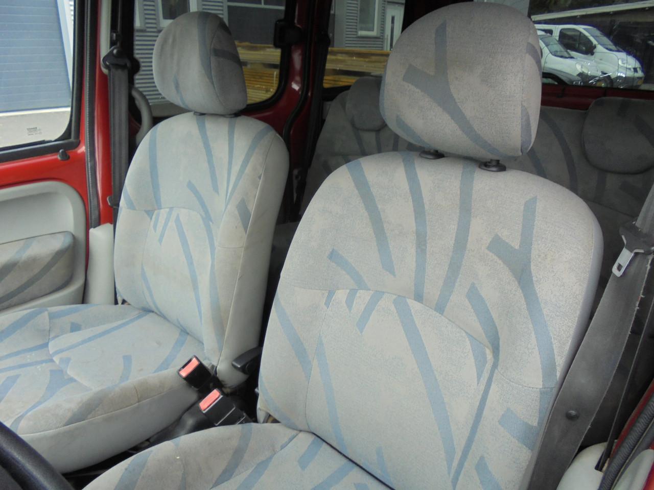 Renault Kangoo 5 persoons benzine ,echte werkauto ,apk t/m juni 2026