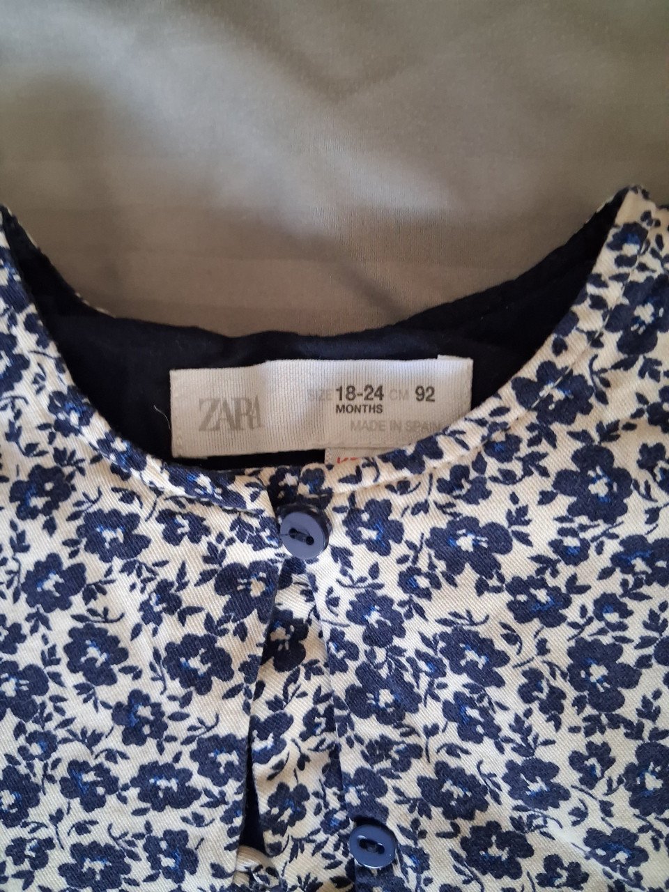 Jurkjes Zara maat 92, gebloemd.