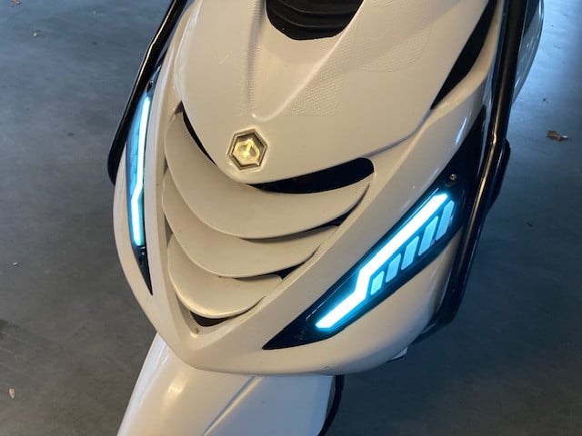 MOOIE VOLLE PIAGGIO ZIP 4 TAKT SNOR SCOOTER ! BOUWJAAR 2014