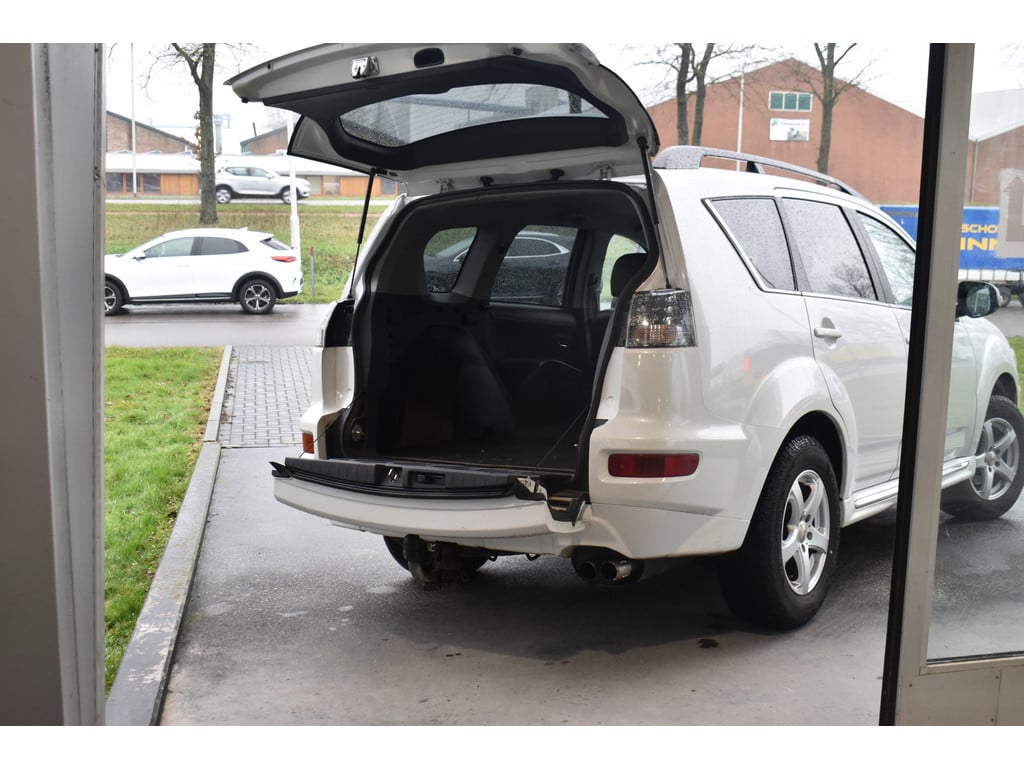 Mitsubishi Outlander outlander 2.2 di 4wd geel kenteken leder, navi, camera