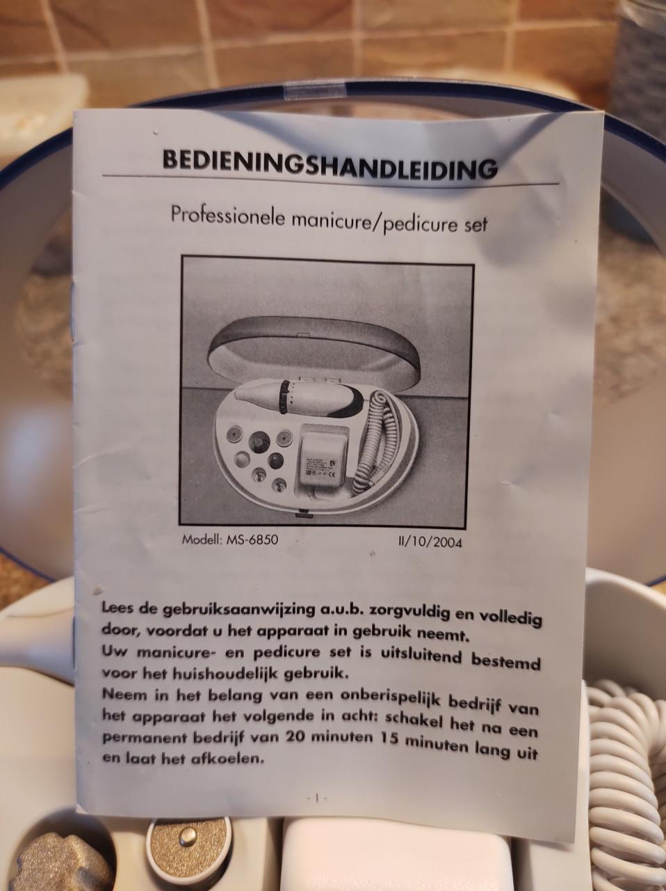 Nagelverzorgings- set. Electrisch en in keurige staat.