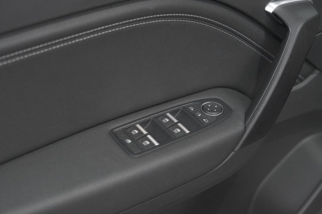 Renault Captur mild hybrid 140 edc techno | camera | 9.3 inch scherm | appl