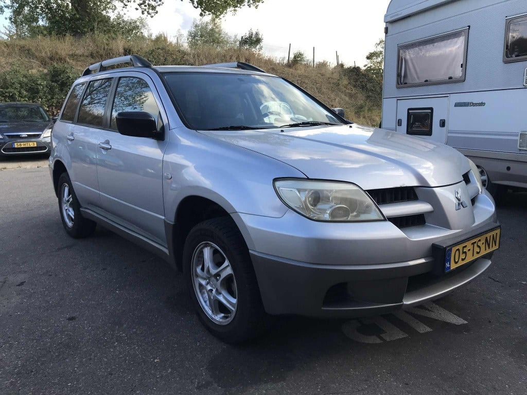Mitsubishi Outlander 2.0 invite+
