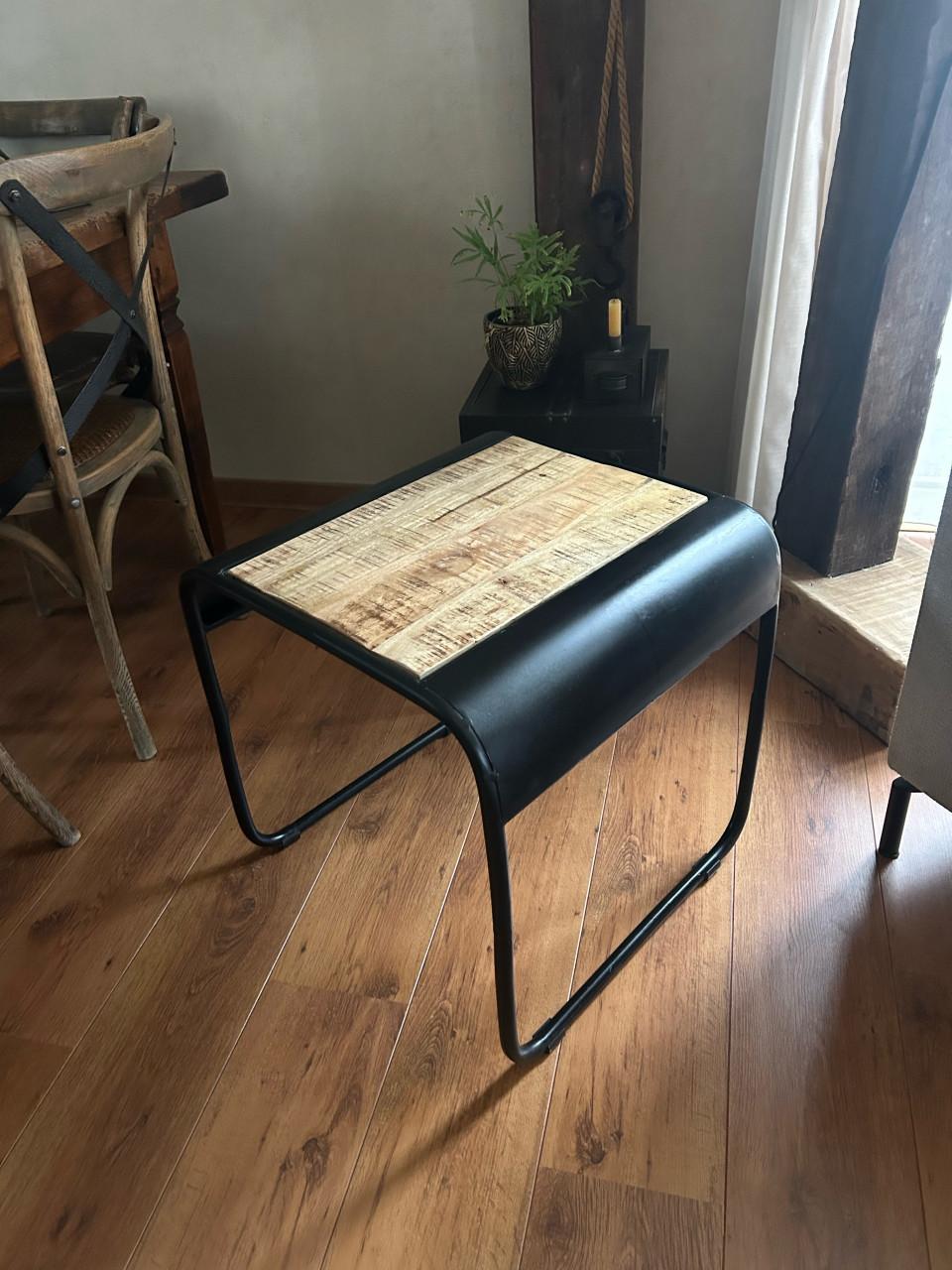 Industriële bijzettafels mangohout & metaal set van 2 (50×50×50 cm)z.g.a.n.