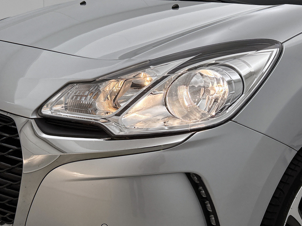 Ds Ds 3 puretech 82pk so chic | achteruitrijcamera | navigatie |