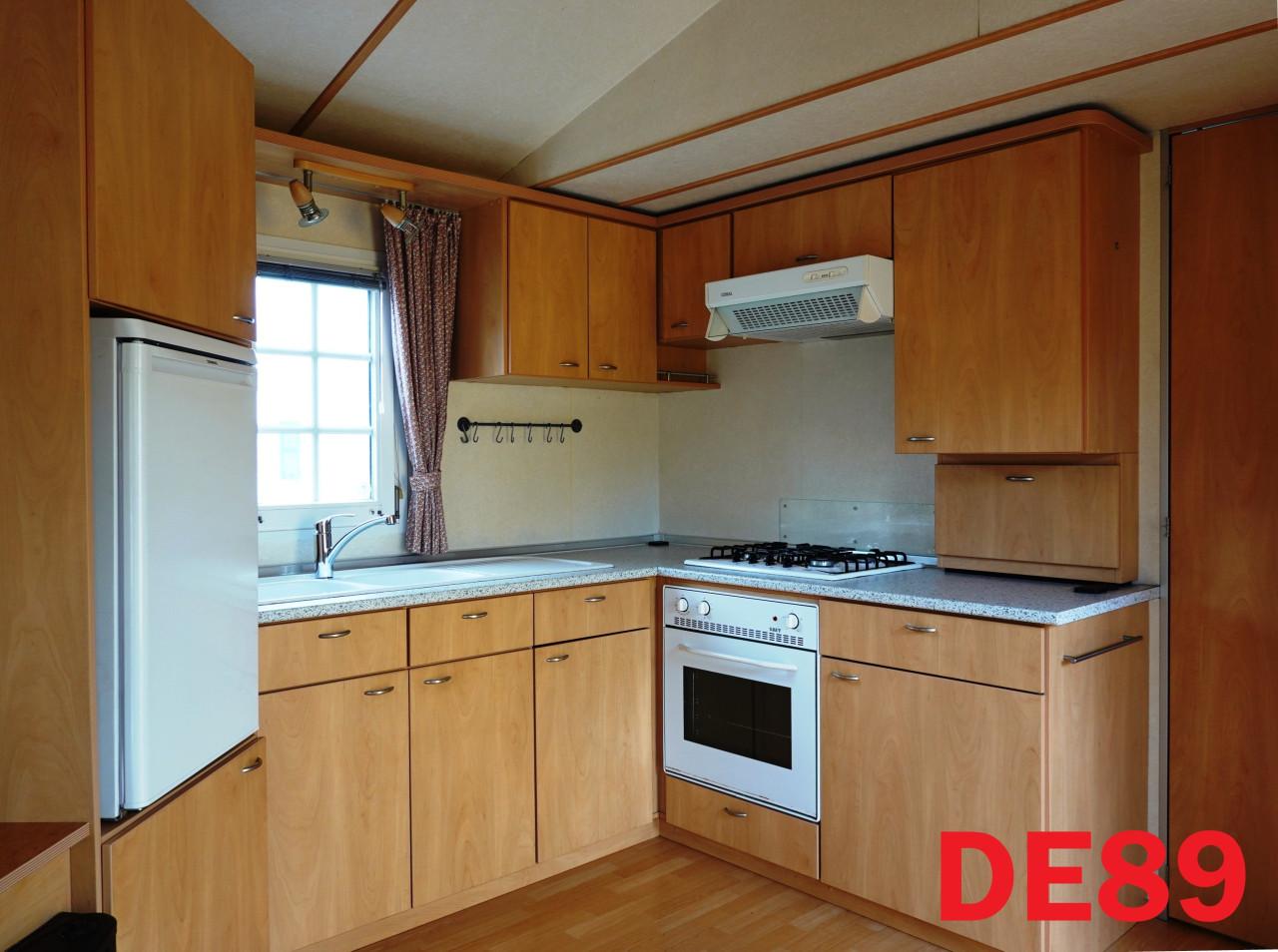 Keurig Bürstner chalet met 2 slaapkamers dubbel glas en middenkamer te koop