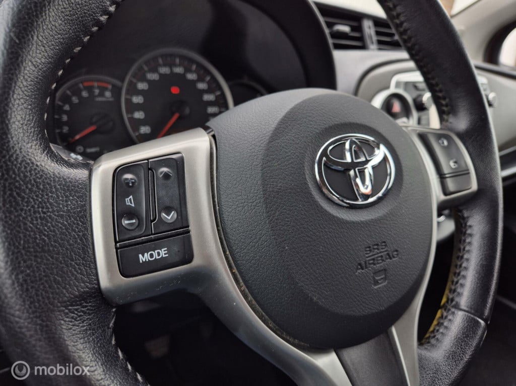 Toyota Yaris 1.0 vvt-i aspiration / camera / trekhaak / origineel nl