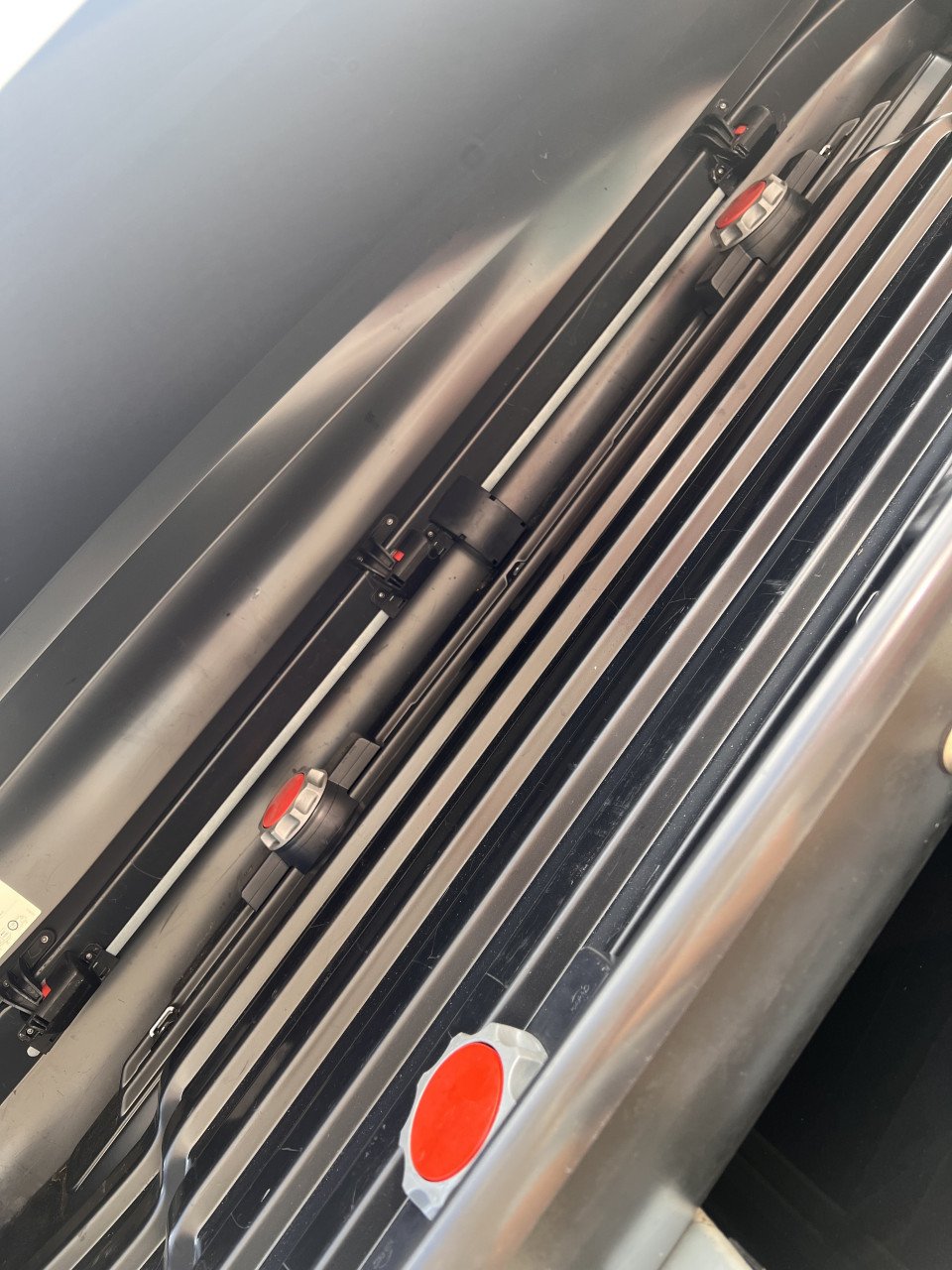 Hapro Carver 6.5 MF dakkoffer – 430L – zeer goede staat