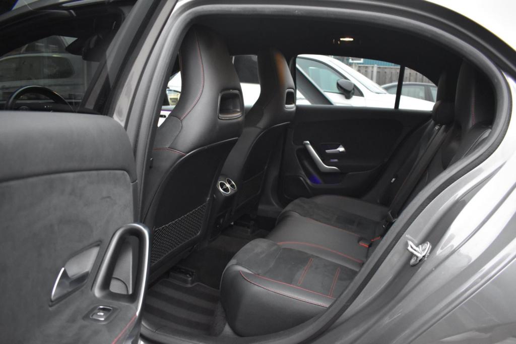 Mercedes-Benz A-Klasse 180 amg night | sfeerverlichting | apple carplay | c