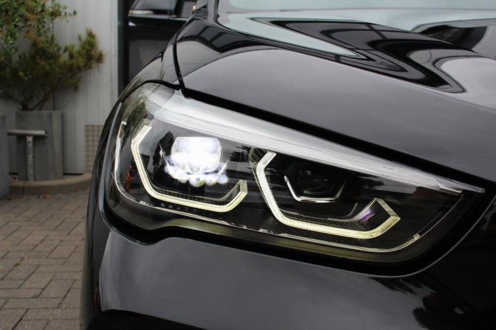 BMW X1 sdrive18i m sport - pano - leder - led - headup - navi plus - full o