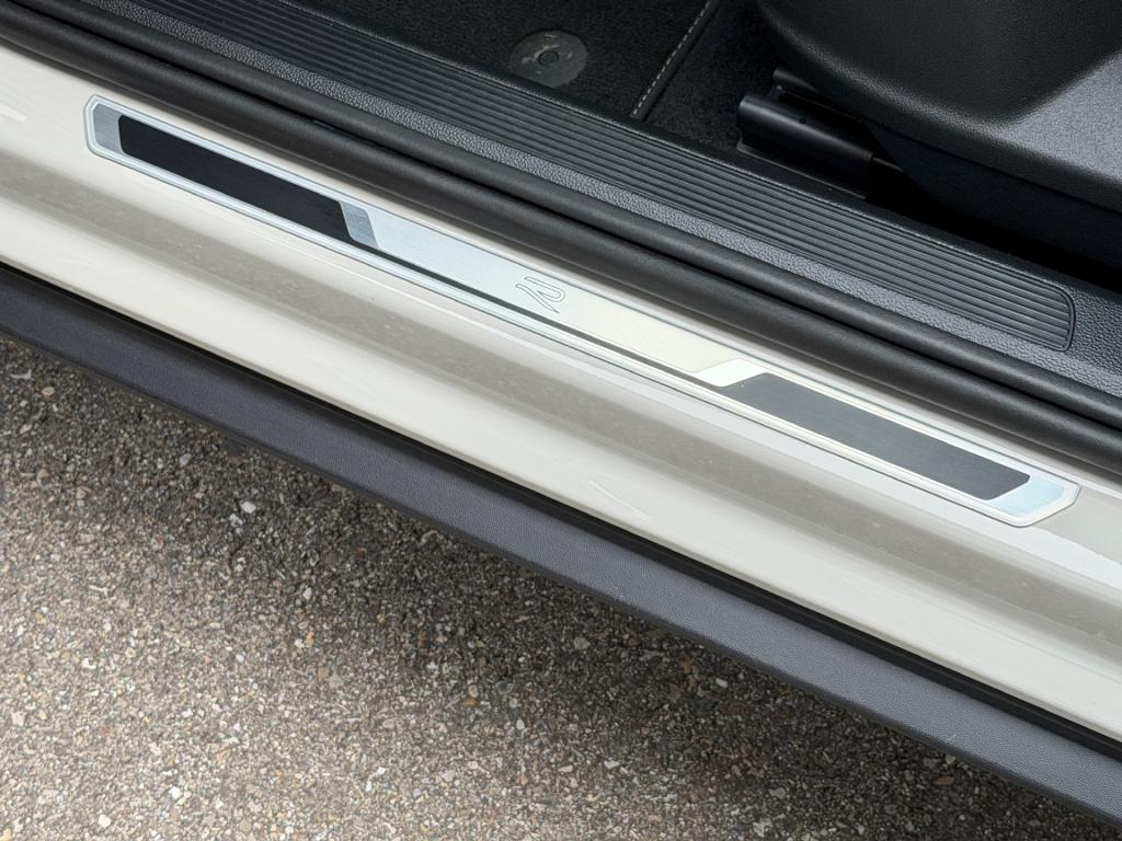 Volkswagen T-roc 1.5 tsi 150pk dsg r-line | trekhaak | camera | keyless | e